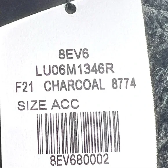 Linea Oumo Men's Cable Knit Beanie -  One Size - Picture 5 of 5